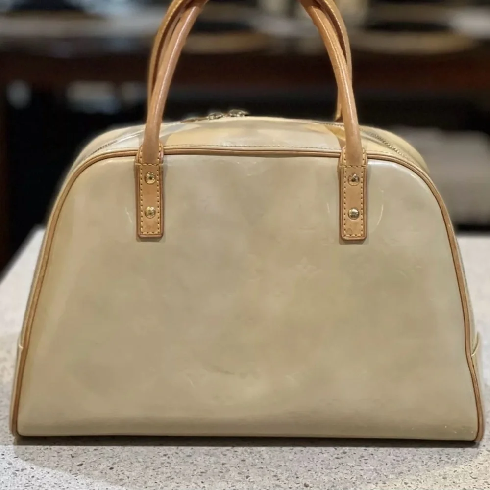 Louis Vuitton Tompkins Vernis BA0013 Elegant Cream and Tan Women's Handbag